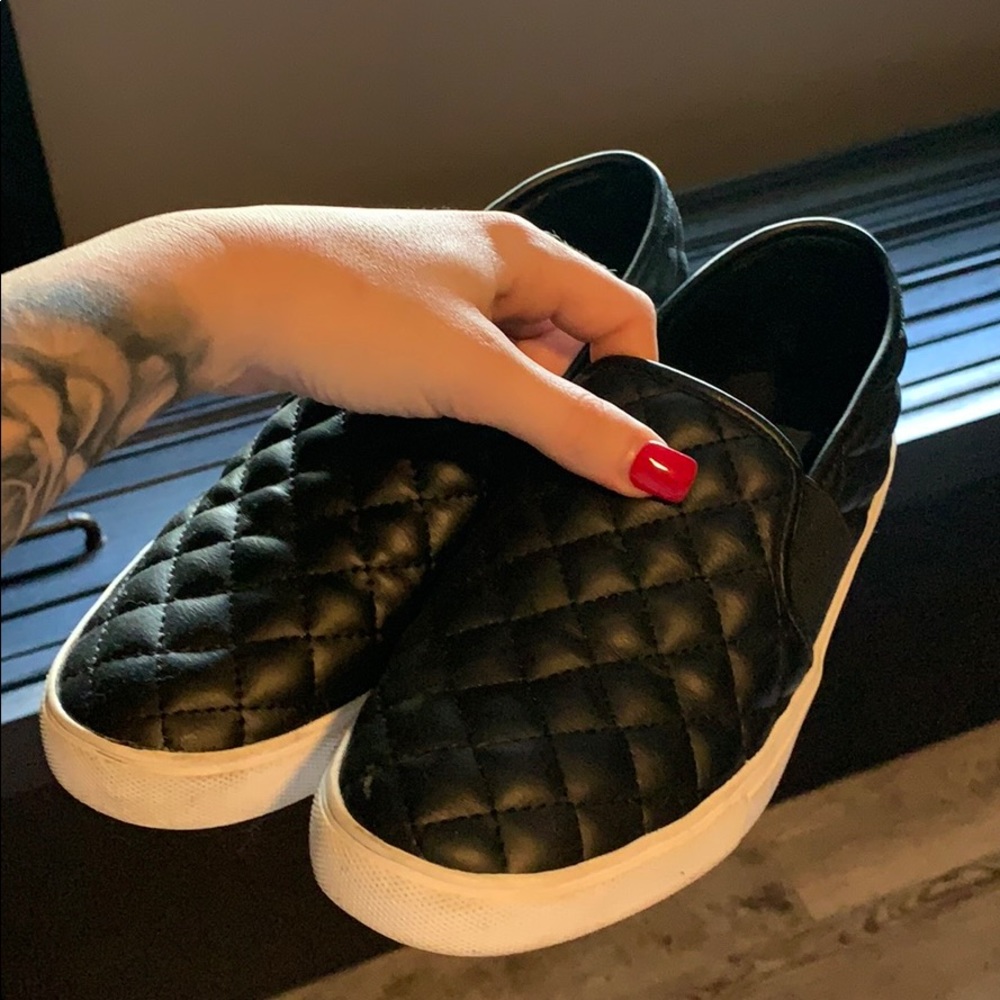 Steve Madden slip on shoes/ barely worn size 9